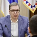 Vučić sa studnetima iz Pionirskog parka: Molim vas da 15. marta idete svojim kućama