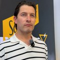 Petra Benčinu svi znate, a ovo su njegove sestre bliznakinje: Od glumca su mlađe 12 godina, jedna od njih završila težak…