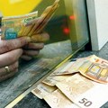 Ko podigne šetednju pre roka može skupo da ga košta! Ove četiri stvari morate znati pre nego krenete u banku