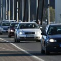 Više stotina automobila sa studentima i građanima Novog Sada pošlo za Beograd (VIDEO)
