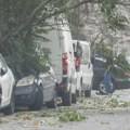 Orkanska oluja pogodila Beograd, ima i povređenih: Nevreme hara Srbijom, vetar lomi stakla, podiže krovove