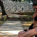 Zvezdašica zapalila internet! Brutalna Sara slikama s mora raspametila fanove - lajkovi samo pršte, njene fotke u kupaćem nisu…