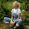 Paradajz, krastavac, paprika... Bašta Pamele Anderson u Vankuveru pravo bogatstvo: Obožavam da okopavam svoje cveće, povrće...…
