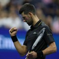 Uživo: Novak preskače trening sutra, problem s leđima tokom meča