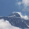 Mećava na Mont Everestu, gotovo hiljadu ljudi zarobljeno