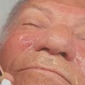(Foto) naš folker (73) rešio da se podmladi: Zbog snimka iz kozmetičkog salona se usijale mreže: Masirali ga od lica do palca…