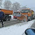 Oglasio se direktor održavanja puteva: Ekipe su na terenu, čistimo sneg po prioritetima, putevi su prohodni