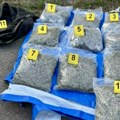 (Foto) Zaplenjeno deset kilograma marihuane u Leskovcu, uhapšen muškarac (45)