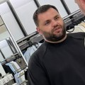 (Paparaco) Cobi u šopingu pred gala venčanje u Prokuplju Evo šta muzičar pazari u radnji! Buduća žena mu je poreklom iz Afrike…