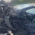 Vozač “audia” preticao pa udario kamion – spasilo ga čudo u smrskanom vozilu