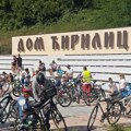 Ćirilica na dva točka: Peta biciklijada povezala Park ćirilice, Raču i Muzej ćirilice