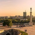 Požar na Kalemegdanu, vatrogasci gase travu