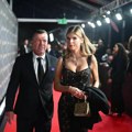 Mateusova izabranica mlađa od njegove dece! Posle pet propalih brakova legenda u vezi sa devojkom koja voli da ljubi druge…