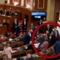 Novi džumbus u albanskoj skupštini: Socijaliste tukle opoziciju, a onda se umešao i Salji Beriša (video)
