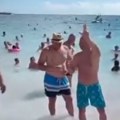 ''Od plaže naprave svinjac, srbuju gde god stignu''! Hrvatima smeta što se Srbi provode na crnogorskom primorju, video sa…