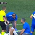 Jeziva povreda reprezentativca Srbije: Bivši igrač Zvezde na nosilima iznet sa terena
