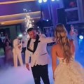 Trudna pevačica se udala u tajnosti: Imala dve venčanice, sve izgledalo kao u bajci