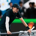 Siner skoro kao Sampras u Šangaju, Medvedev ispustio samo dva gema VIDEO