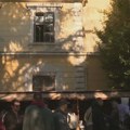 Knjižaru iz Sombora inspekcija naredila da ukloni štand jer narušava ambijent grada - sumnja da je zbog učešća na protestima…