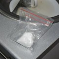 Nađeno više od pola kilograma marihuane i i kesice sa kokainom: Uhapšen muškarac u Zrenjaninu!