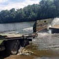 (Foto) Preko Velike Morave kod Svilajnca ponovo može pontonskim mostom: Vojska Srbije juče premostila reku