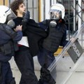 Sedmi dan protesta u Albaniji: sukobi sa policijom u Tirani, gorela zgrada opštine