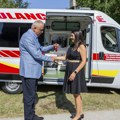 Gradonačelnik Subotice direktorki Doma zdravlja uručio ključeve novog sanitetskog vozila