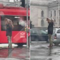 Da ne pokvasi šapice! Prelep snimak iz srca Beograda otopiće i najtvrđa srca (video)