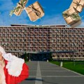 Deda Mraz poranio u Gradsku upravu: Radnicima po 20.000 dinara