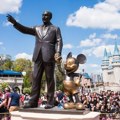 WALT DISNEY OTPUŠTA OKO 32.000 ZAPOSLENIH Desetkovan broj posetilaca povlači smanjenje radne snage