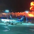 Sudar putničkog i aviona Obalske straže u Tokiju – petoro poginulih u jednoj letelici, iz druge evakuisani svi putnici