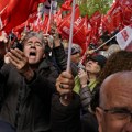 Hiljade pristalica socijalista traže od premijera Španije da ne podnese ostavku