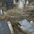 Užas kod Obrenovca: Vandali razbili nadgrobne ploče, pokušali da otvore grobove