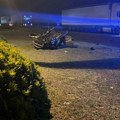 Teška saobraćajna nesreća na putu Ruma – Irig: Automobil prepolovljen, jedna osoba povređena