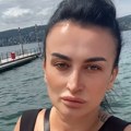 (Foto) Andreana Čekić bez trunke šminke: Pevačica otišla na odmor, pa pokazala pravo lice: Ovako izgleda kada se kamere…