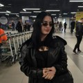 "Ne zna ni: 'ćao' da kaže, sve gleda sa visine" Komšije isprozivale jednu od naših najplaćenijih pevačica: "slava ju je ponela"…