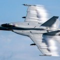 Pogledajte – snimak koji ledi krv U žilama F/a-18 umalo pao na stotine ljudi: Katastrofa u Španiji jedva izbegnuta (video)