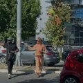 Zaustavila saobraćaj na Dedinju, nastao kolaps! Milena Kačavenda se pojavila ispred zgrade Pinka (video)