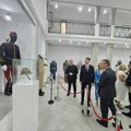 Uniforme koje pričaju priče o slobodi: Otvorena izložba o hrabrosti srpskog vojnika