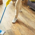 Pažnja, domaćice! Ova greška u čišćenju uništava vaš laminat - ovo je pravilan način da vam pod zablista!