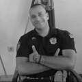 „Твоја доброта остаје са нама“: Пријатељи се опраштају од полицајца који је погинуо у несрећи у Новом Саду ФОТО
