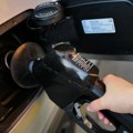 Vlasnici benzinskih pumpi: Gorivo bi sutra moglo da poskupi od tri do pet dinara