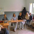(Foto, video) U celoj školi ima 20 đaka, greju se na "bubnjaru", a "kidaju" na takmičenjima po Srbiji! Ide im i engleski…