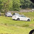 Parkirali luksuzne automobile čoveku u dvorištu, pa usledila osveta o kojoj sada svi pričaju (video)