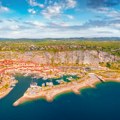Evropa ruši podele, a ovde žene i muškarce i dalje deli zid! Turisti besni, lokalci ne daju svoje