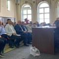 Sednica Skupštine Prokuplja na ivici incidenta, obezbeđenje pokušalo da spreči ulazak odbornika i novinara