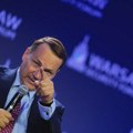 Šikorski: Poljska vlada i šef države ko vruć krompir prebacuju jedni drugima Vučića