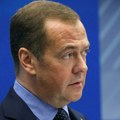 Medvedev pozvao Evropljane da se „ne igraju avionima"