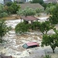 Bračni par iz Srbije zarobljen u Grčkoj Reka odnela most, ne mogu ni da mrdnu