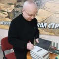 Roman "Zadušnice" niškog pisca pokazuje kako narod u Srbiji "živucka" dok predsednik deli respiratore